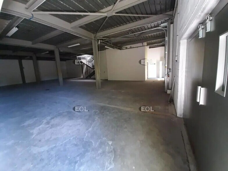 Flex in Morangis for lease - Interior Photo - Image 2 of 7