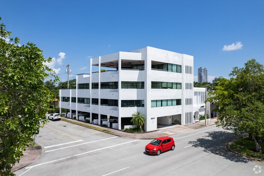 3301 Ponce De Leon Blvd, Miami, FL for lease - Primary Photo - Image 1 of 7