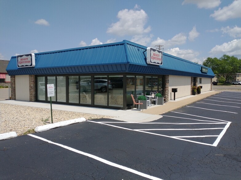 1521 Randolph Rd, Janesville, WI for lease - Building Photo - Image 1 of 25