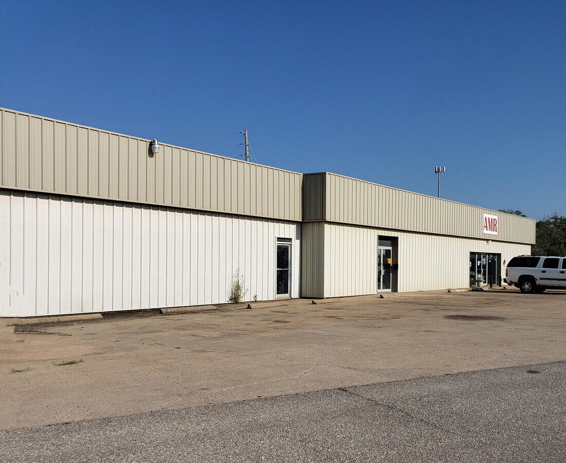 1833 S Southwest Blvd, Wichita, KS 67213