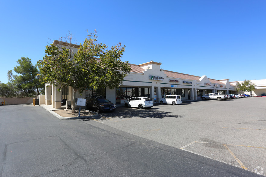 20783 Bear Valley Rd, Apple Valley, CA for lease - Primary Photo - Image 1 of 6