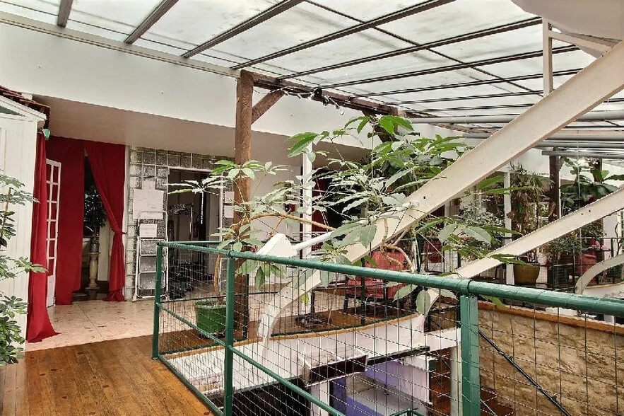 98 Rue Jean-Pierre Timbaud, Paris for sale - Interior Photo - Image 2 of 5