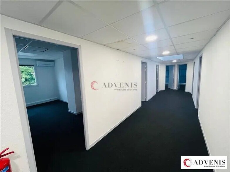 Office in Mérignac for lease - Interior Photo - Image 2 of 6