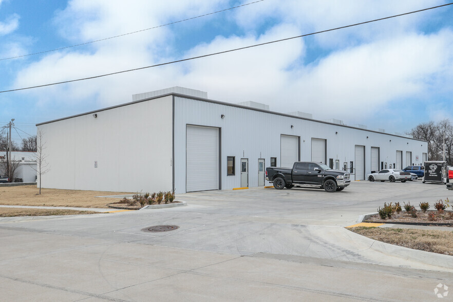 1050 N Birch Ave, Broken Arrow, OK for lease - Building Photo - Image 3 of 5