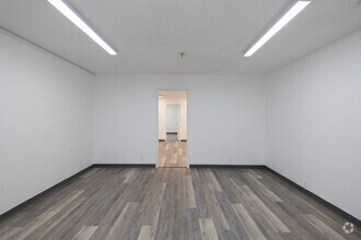 2604 Tampa East Blvd, Tampa, FL for lease Interior Photo- Image 2 of 13