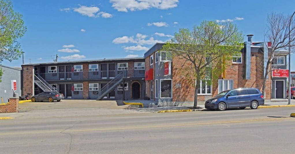 392 Centre St, Drumheller, AB for sale Building Photo- Image 1 of 2