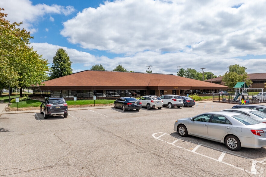 30689-30821 Barrington St, Madison Heights, MI for sale - Primary Photo - Image 1 of 6