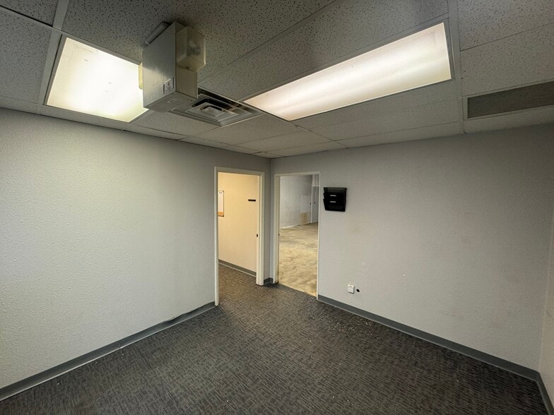 5755 Industrial Pl, Colorado Springs, CO for lease - Building Photo - Image 3 of 8