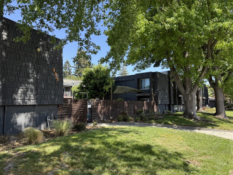 935 Johnfer Way, Sacramento, CA for sale - Building Photo - Image 3 of 17