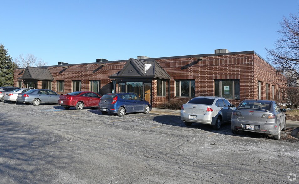 1879-1887 High Grove Ln, Naperville, IL for lease - Building Photo - Image 3 of 19