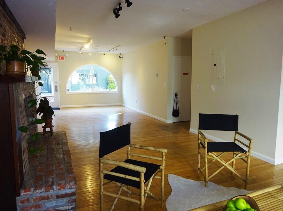 225 Goddard Row, Newport, RI 02840