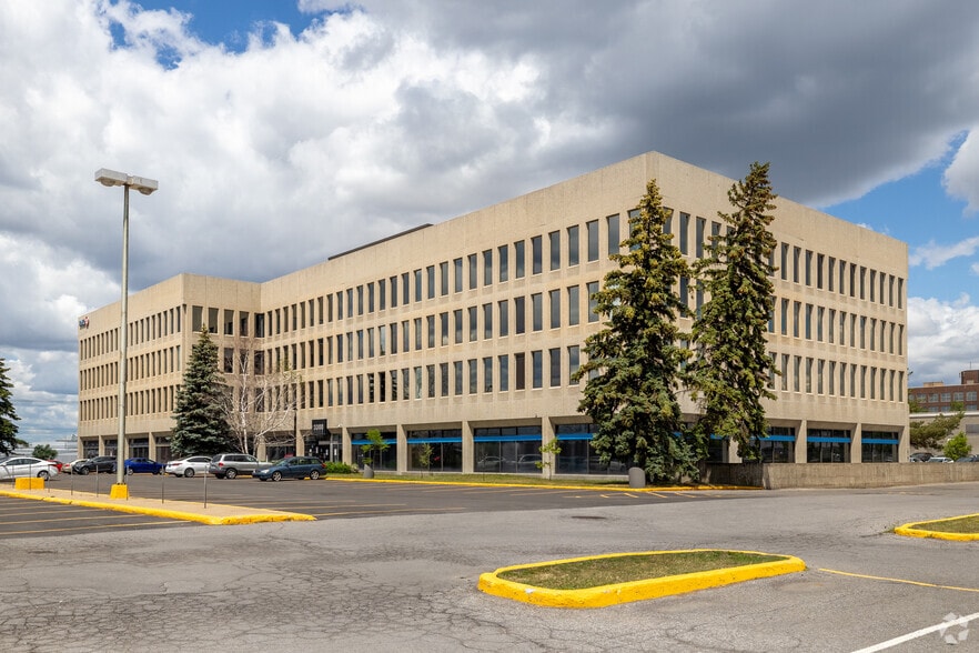 3300 Boul de la Côte-Vertu, Montréal, QC for lease - Primary Photo - Image 1 of 5