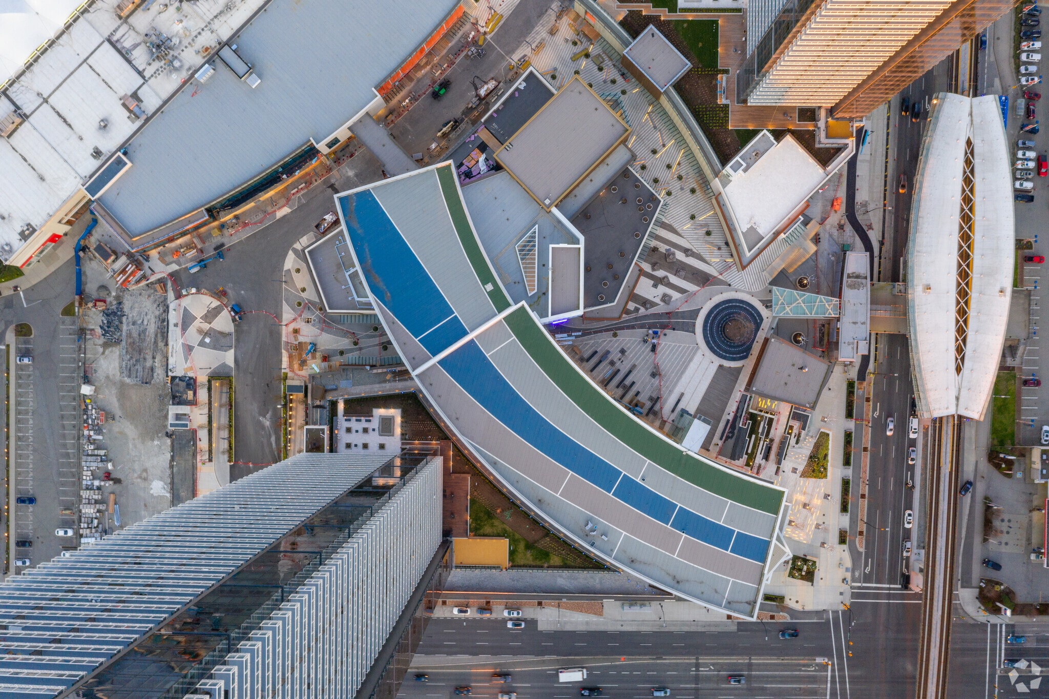 4567 Lougheed Hwy, Burnaby, BC for lease Building Photo- Image 1 of 25