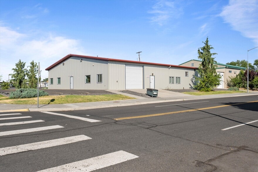 720 E 3rd Ave, Moses Lake, WA for sale - Primary Photo - Image 1 of 40