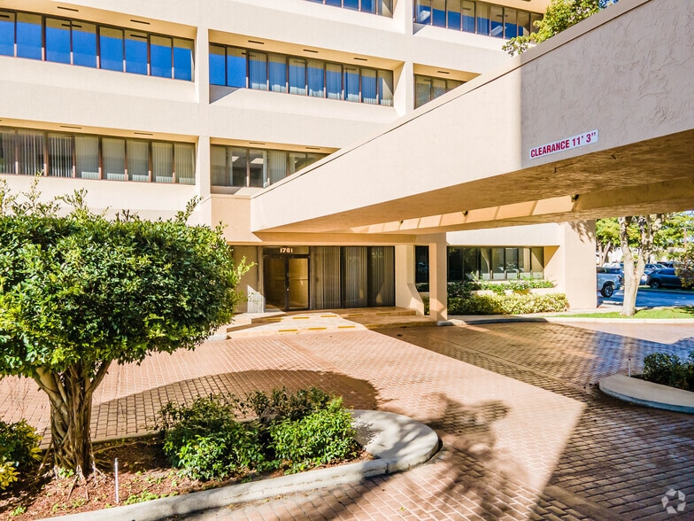 300 Lock Rd, Deerfield Beach, FL for lease - Building Photo - Image 3 of 8