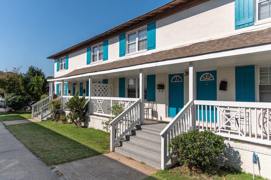 831 W Ocean View Ave, Norfolk, VA for sale - Building Photo - Image 2 of 22