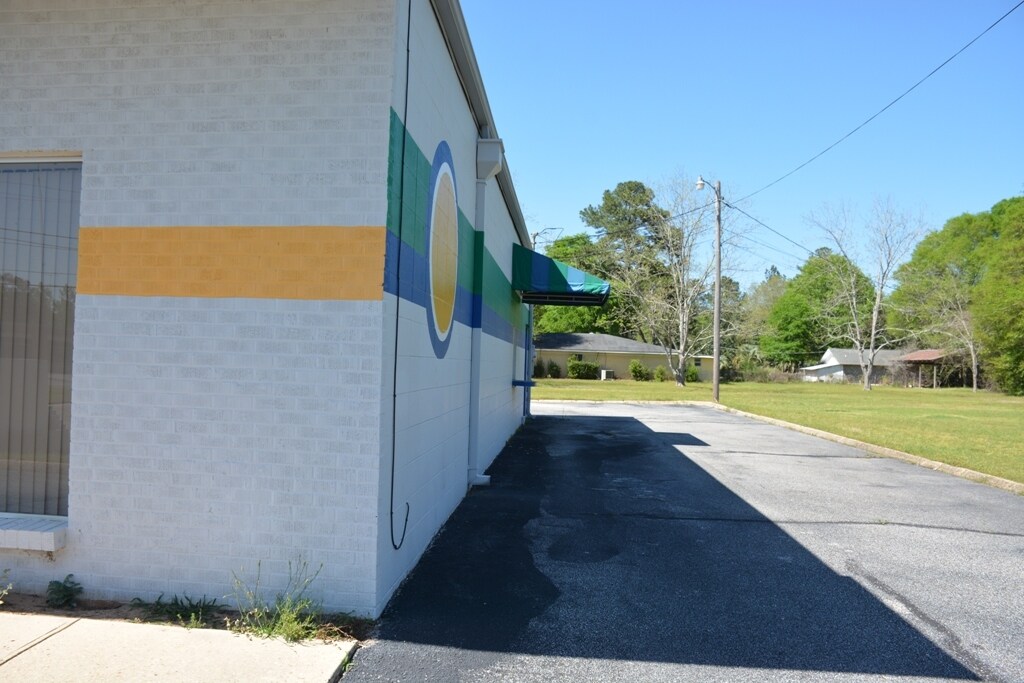 1190 Highland Dr, Elba, AL 36323