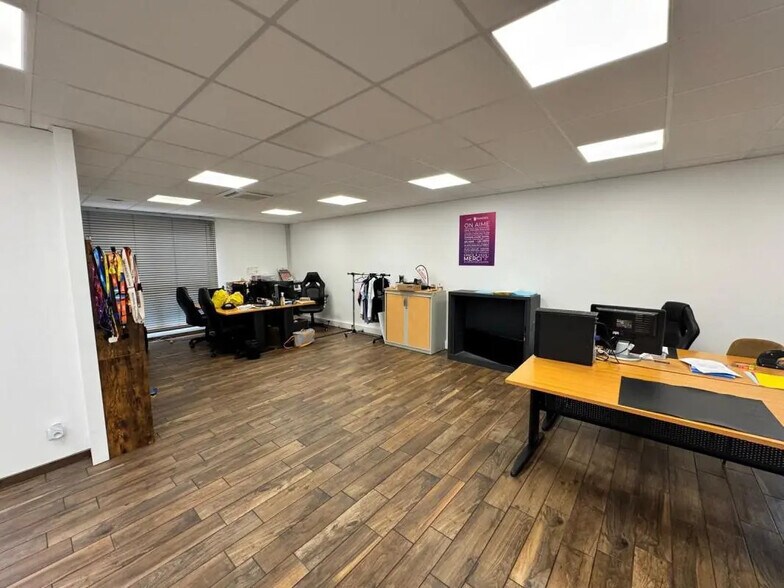 Office in SAINT-OUEN-L'AUMONE for sale - Interior Photo - Image 2 of 6