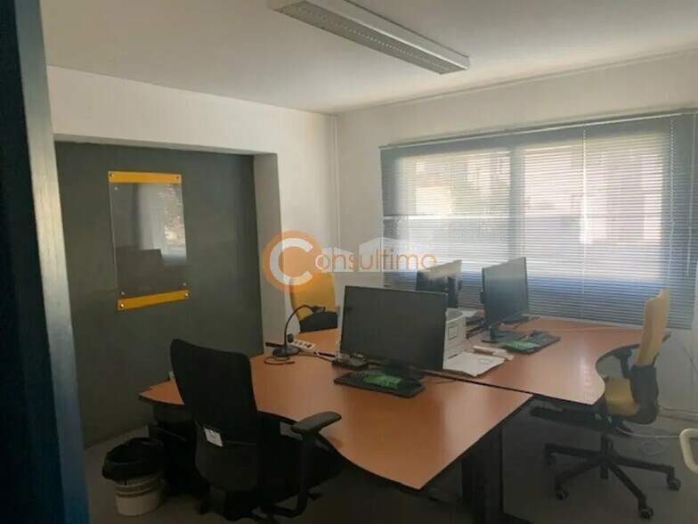 Office in Pessac for lease - Interior Photo - Image 2 of 11