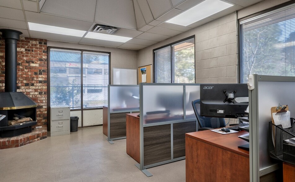 2889 Norland Ave, Burnaby, BC for sale - Interior Photo - Image 3 of 7