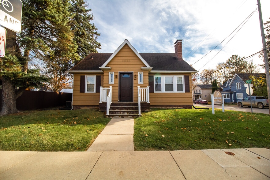 441 Clay St, Lapeer, MI for sale - Building Photo - Image 1 of 42