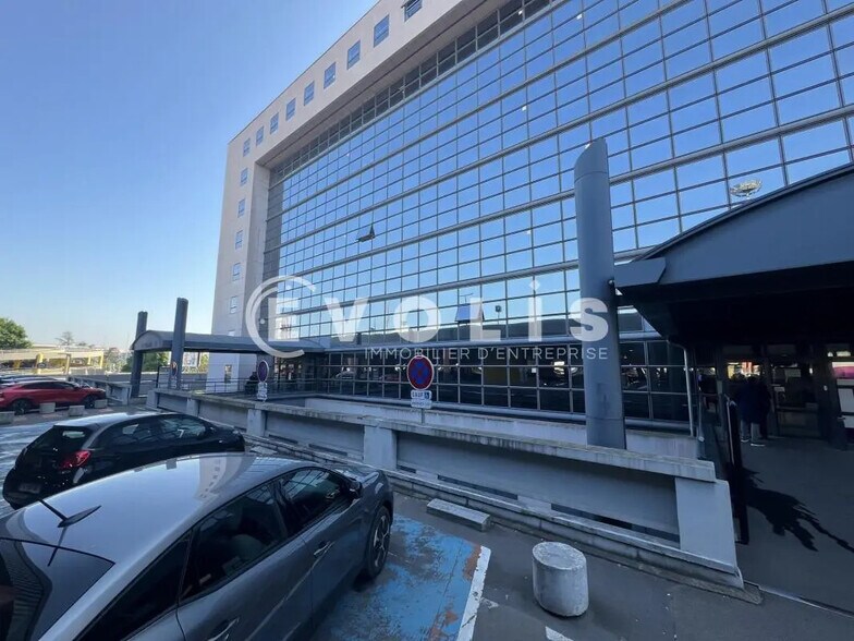 Office in Créteil for lease - Building Photo - Image 3 of 27