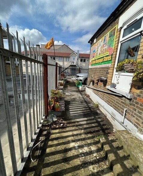 301-305 Ley St, Ilford for sale - Primary Photo - Image 1 of 1