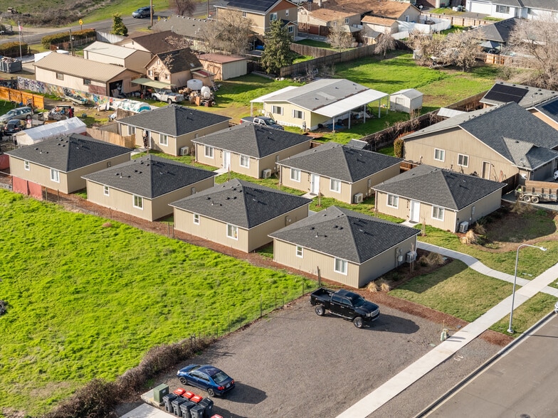 634 Colinwood ct, Medford, OR for sale - Building Photo - Image 3 of 22