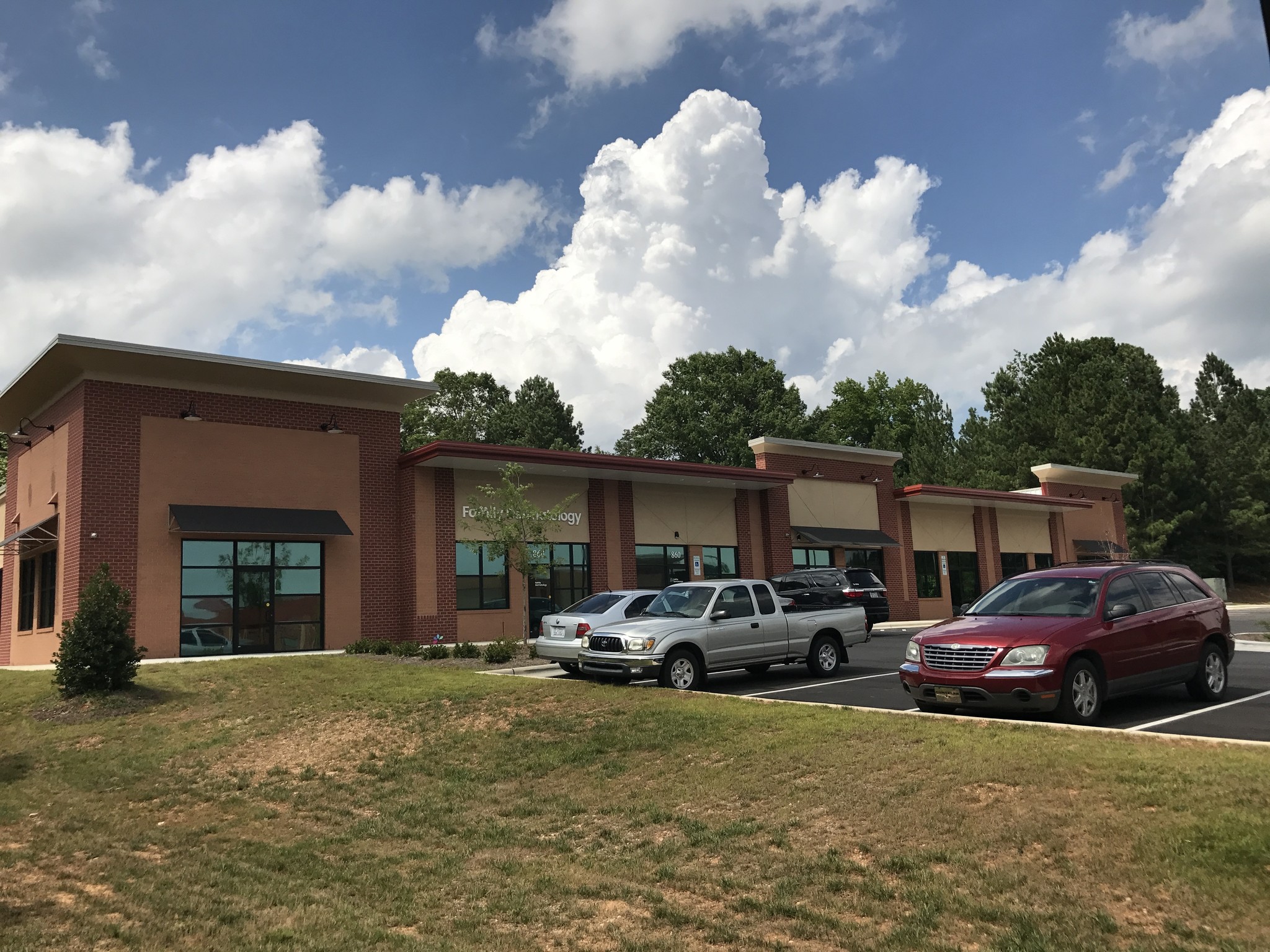 850-852 Perry Rd, Apex, NC for lease Building Photo- Image 1 of 34