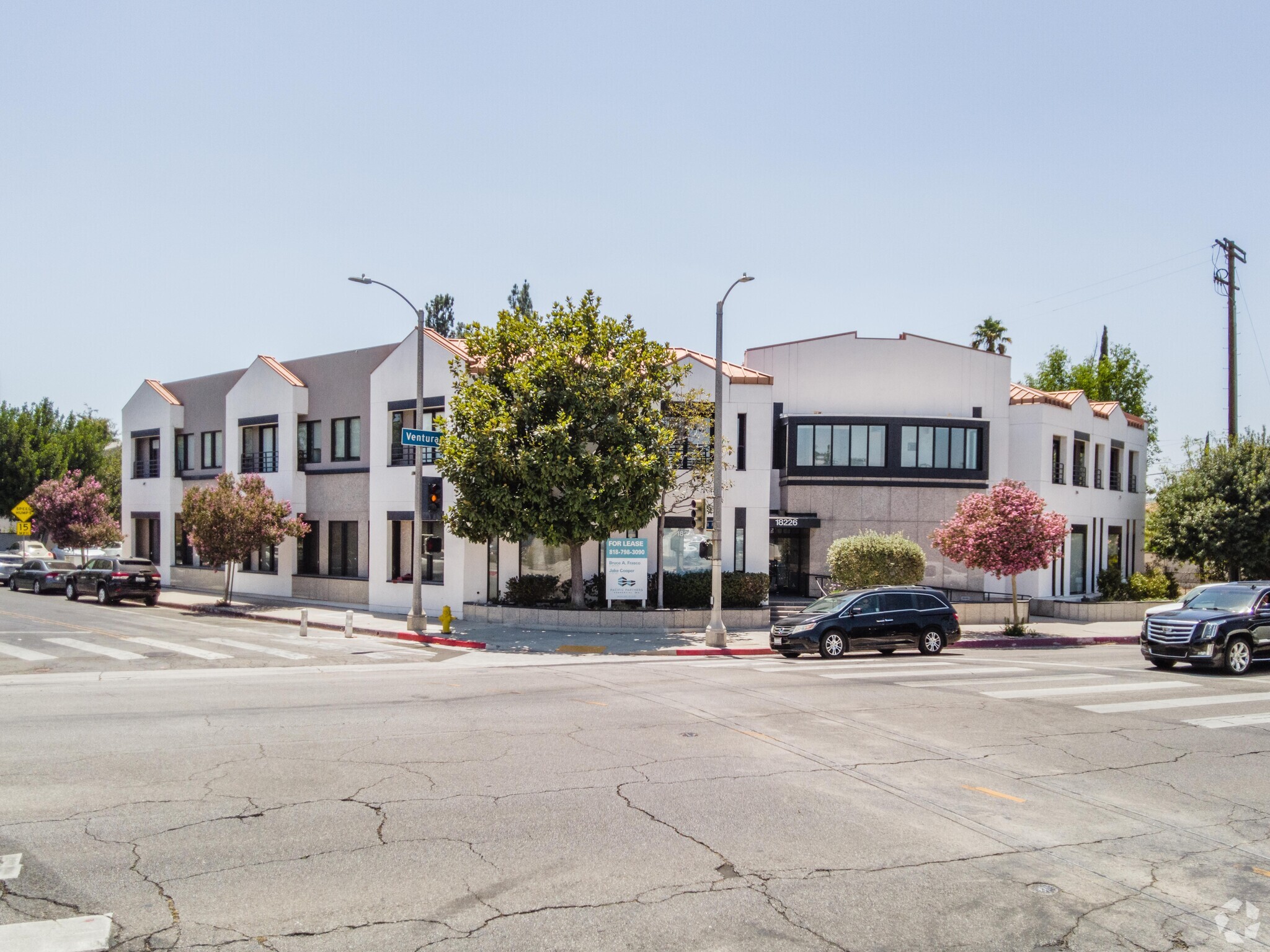 18226 Ventura Blvd, Tarzana, CA for lease Building Photo- Image 1 of 5