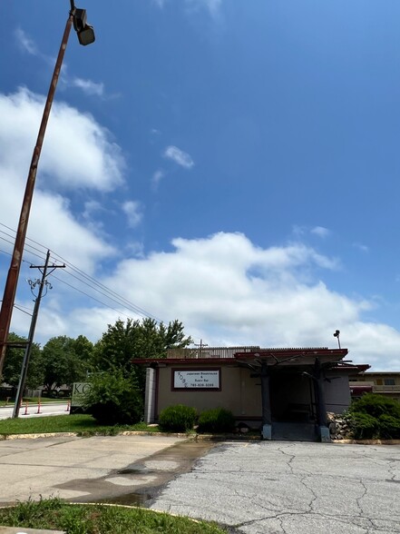 2907 W 6th St, Lawrence, KS for sale - Primary Photo - Image 1 of 4