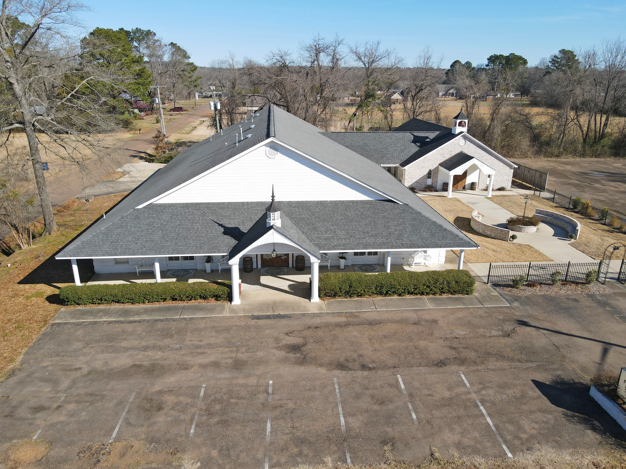 218 Frostland Dr, Water Valley, MS for sale Primary Photo- Image 1 of 40