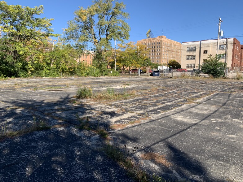 2203 W Michigan St, Milwaukee, WI for sale - Building Photo - Image 3 of 14