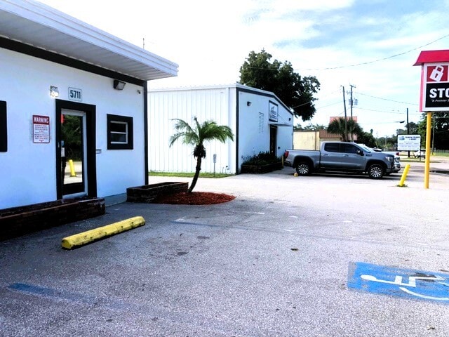 5711 N 50th St, Tampa, FL for lease - Building Photo - Image 3 of 11