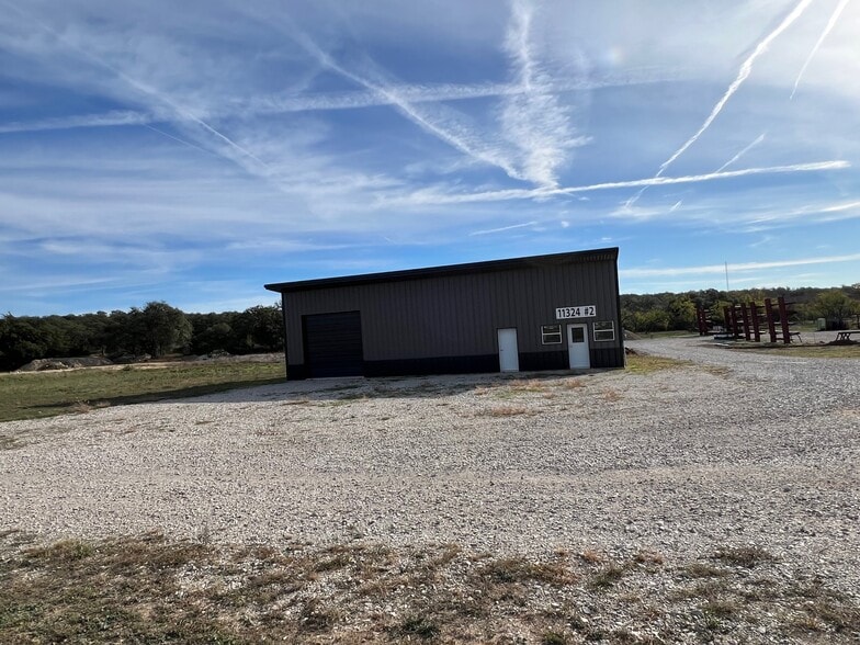 11324 US Highway 281 N, Round Mountain, TX for lease - Building Photo - Image 2 of 5