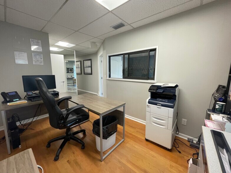 9371 Cypress Lake Dr, Fort Myers, FL for lease - Interior Photo - Image 2 of 11