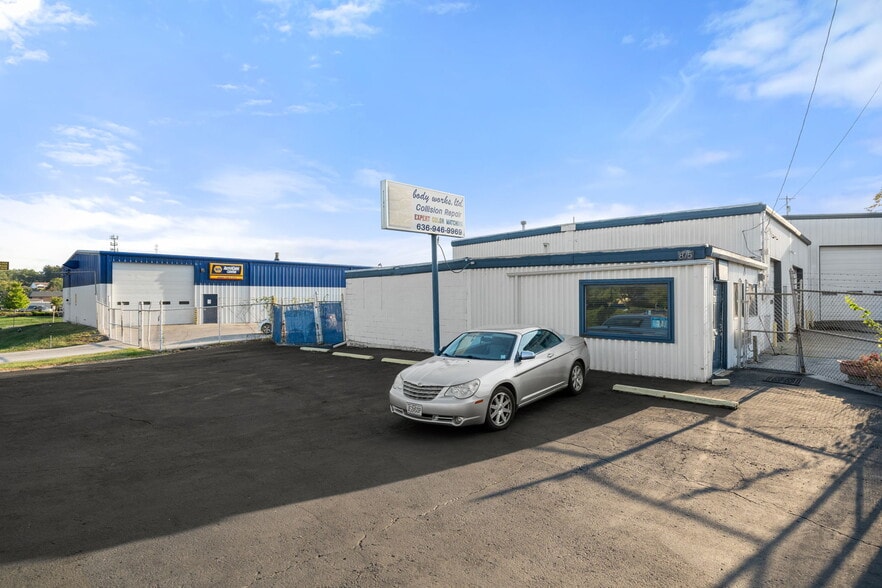 875 Friedens Rd, Saint Charles, MO for sale - Building Photo - Image 2 of 15