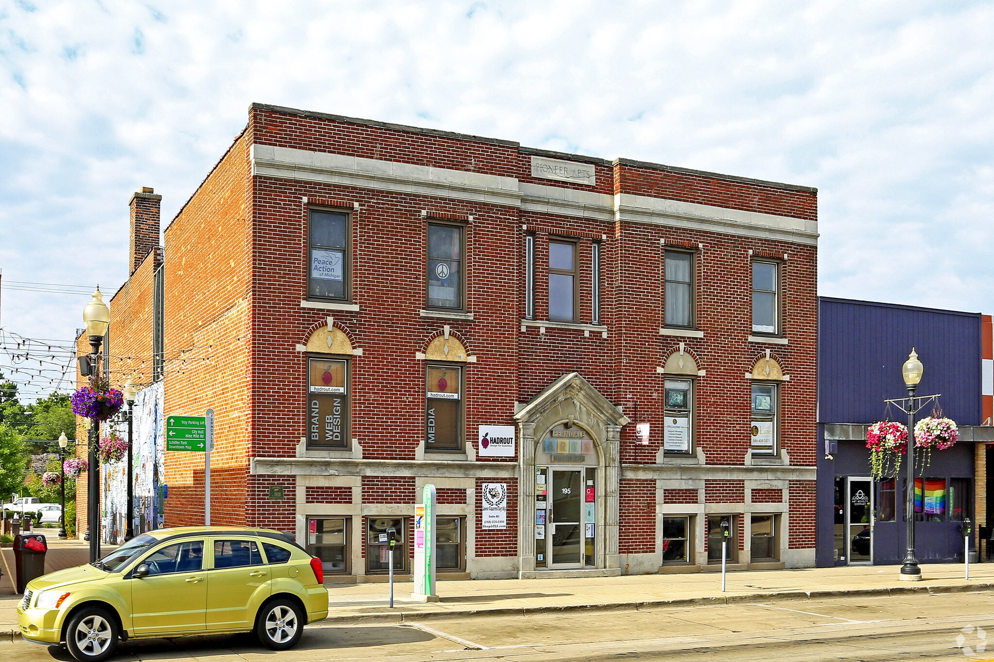 195 W 9 Mile Rd, Ferndale, MI for lease Building Photo- Image 1 of 4
