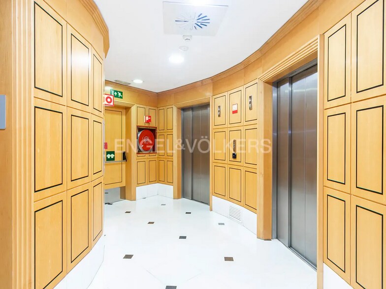 Office in Barcelona for lease - Lobby - Image 3 of 3