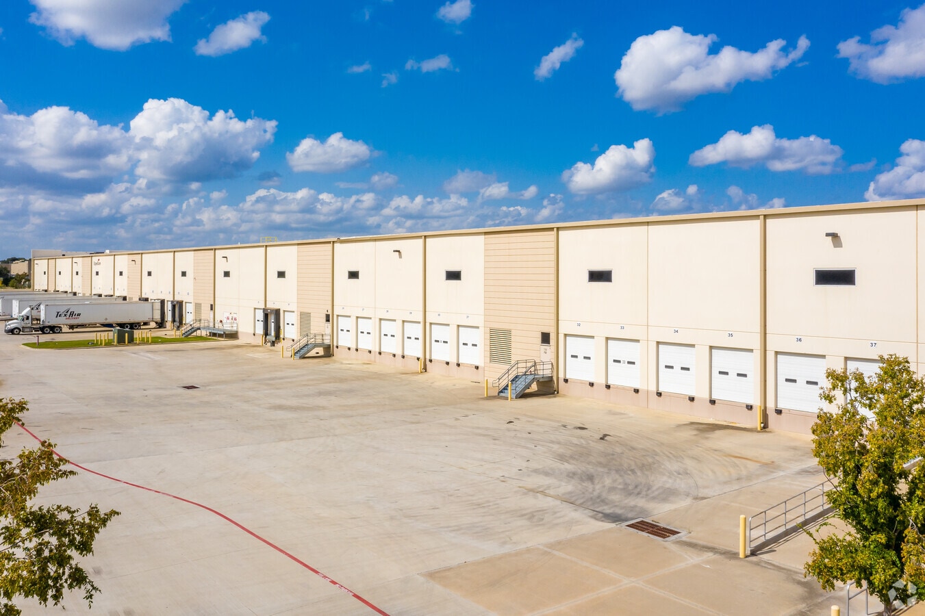 951 Valley View Ln, Irving, TX 75061