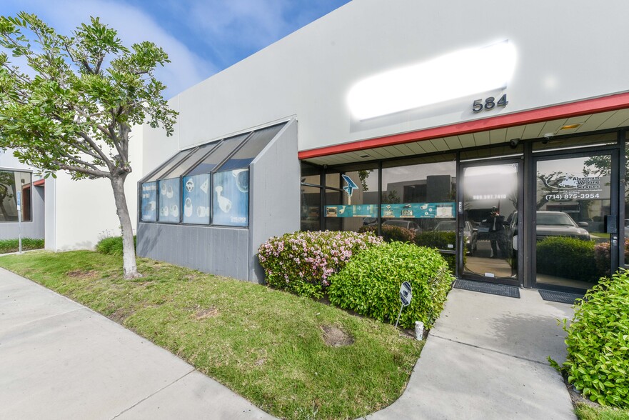 584 S State College Blvd, Fullerton, CA for sale - Building Photo - Image 1 of 1