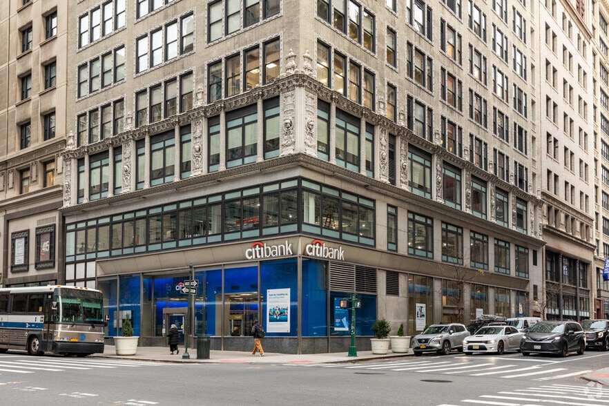 411 Fifth Ave, New York, NY for lease - Building Photo - Image 2 of 10