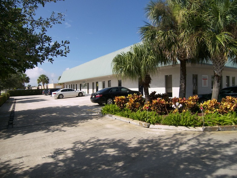 500 W Commerce Way W, Jupiter, FL for lease - Building Photo - Image 2 of 7