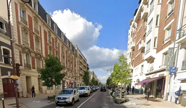 Retail in Versailles for lease - Building Photo - Image 2 of 3