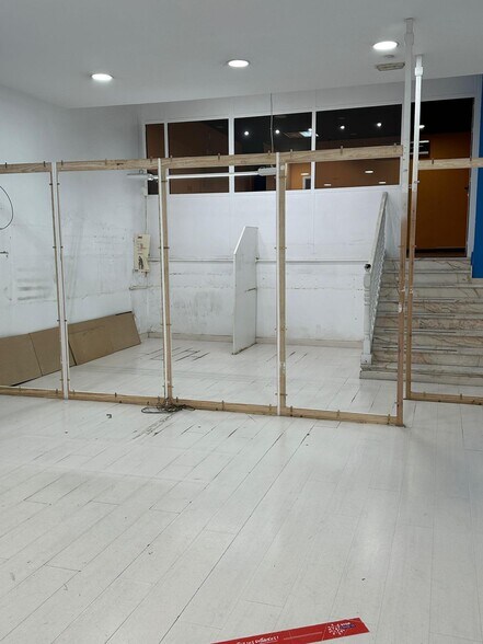Retail in Cáceres for lease - Building Photo - Image 2 of 7
