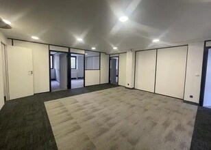 Office in Levallois-Perret for lease Interior Photo- Image 2 of 8