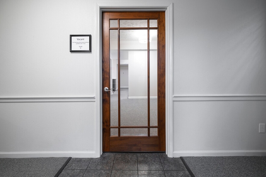 216 E Reynolds Rd, Lexington, KY for lease - Interior Photo - Image 3 of 28