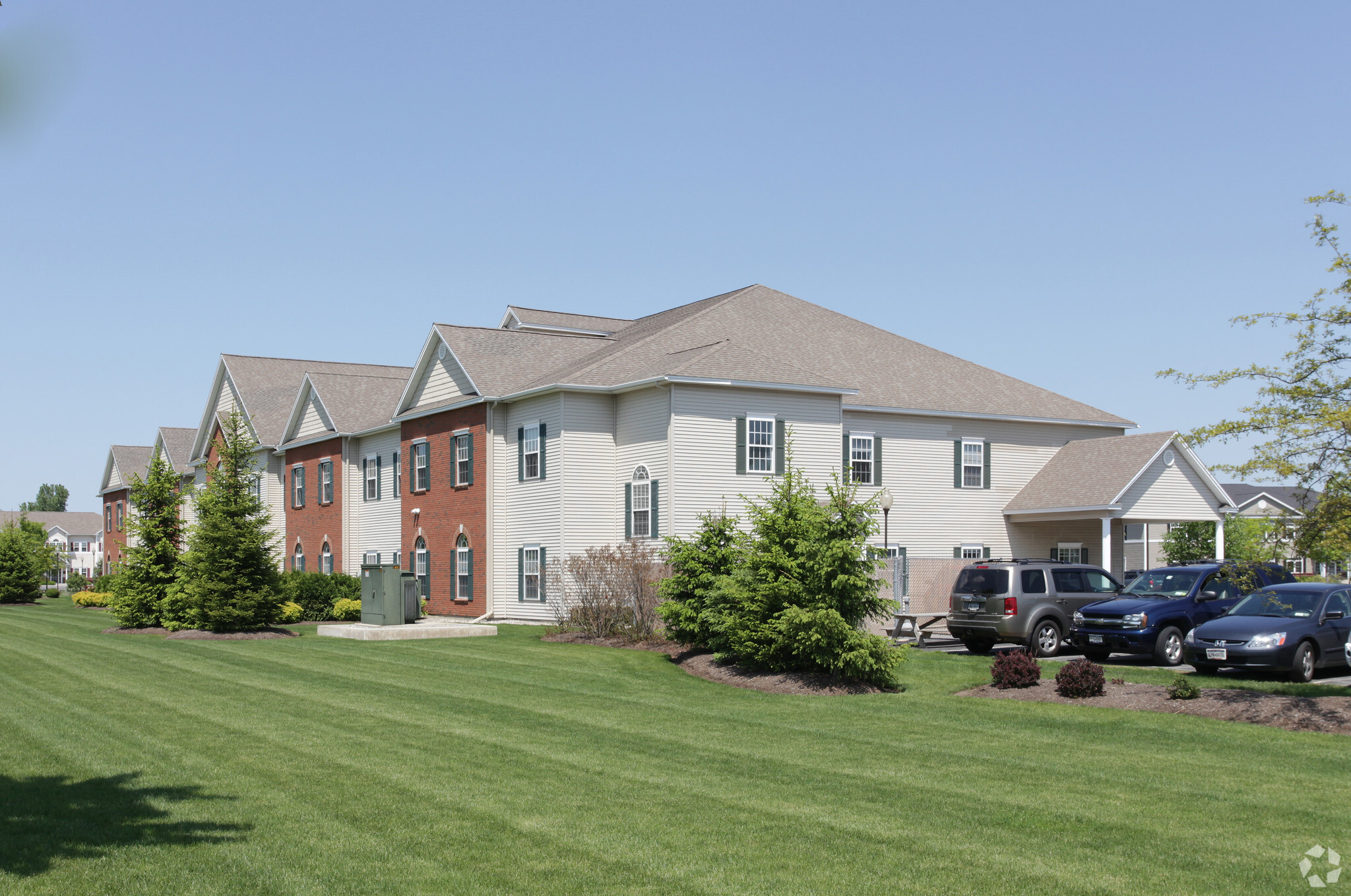 25 Willowbrook Rd, Queensbury, NY for sale Primary Photo- Image 1 of 1