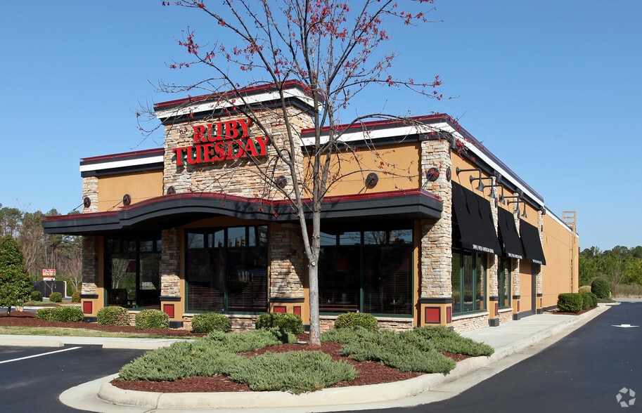 160 Smithfield Xing, Smithfield, NC for sale - Building Photo - Image 1 of 1