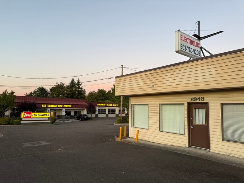 8948 SW Barbur Blvd, Portland, OR for lease - Building Photo - Image 1 of 19